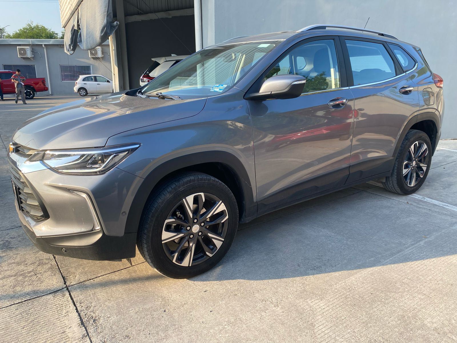 2023 Chevrolet TRACKER K 5 PTS PREMIER 12T TA F LED PIEL TP RA-17 BITONO