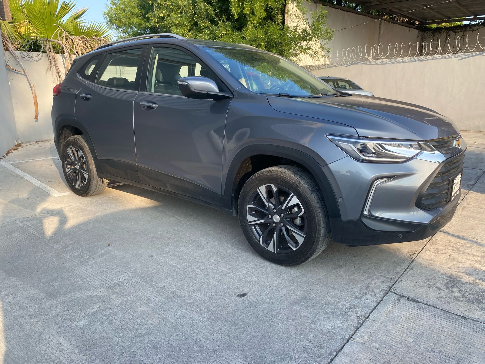 2023 Chevrolet TRACKER K 5 PTS PREMIER 12T TA F LED PIEL TP RA-17 BITONO