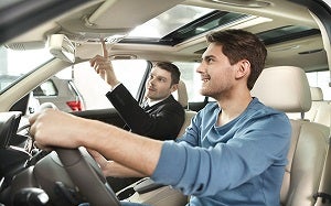 Schedule a test drive at Nissan Linares in Linares, Nuevo León, México.